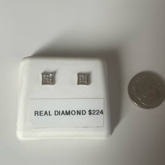 10kt square earrings with Micro diamonds 💎 - Picture 3 of 7